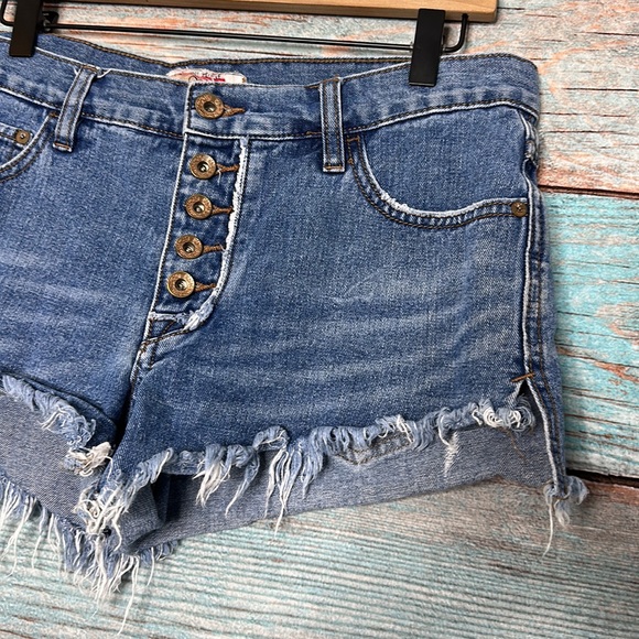 We the Free People Buttonfly Cut Off Shorts Size 26 - Picture 3 of 5